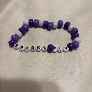 FRIENDSHIP‎ BRACELET- FROM TAYLORS MOM